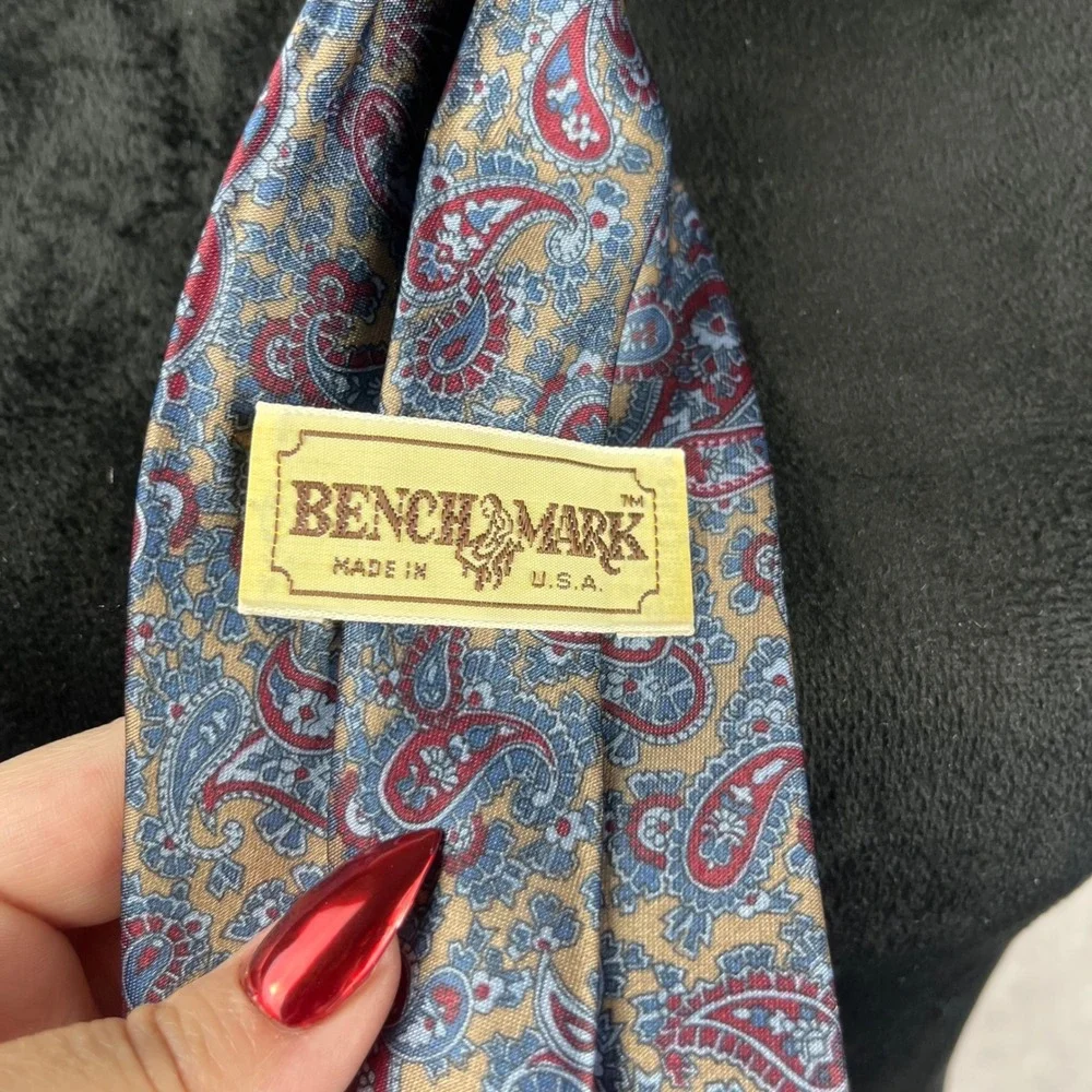 Vtg Benchmark Necktie Red Blue Paisleys‎ Thick Silk Blend Business Mens Tie USA
